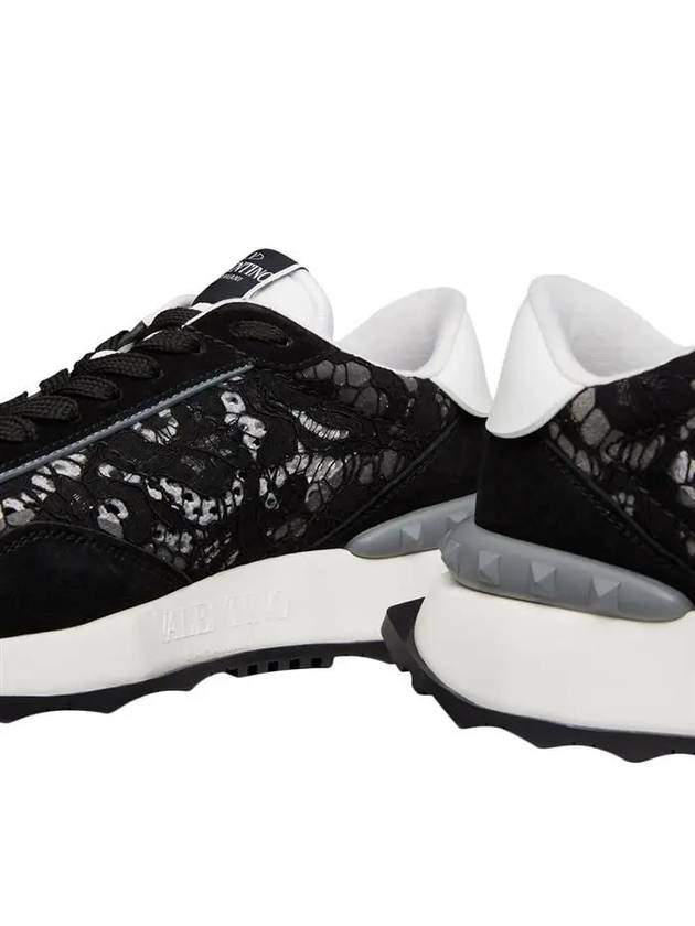 Women's Lace Runner Sneakers Black - VALENTINO - BALAAN.