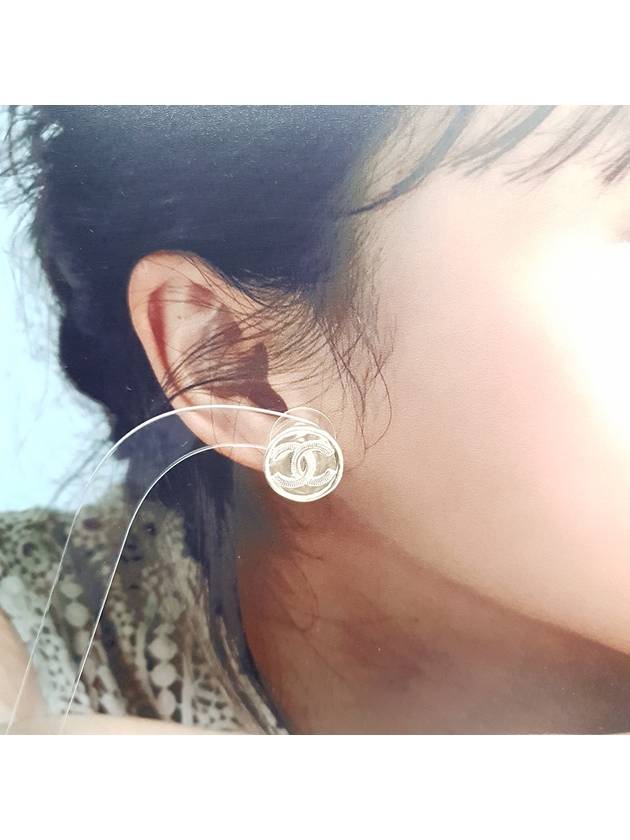 CC logo coin earrings gold - CHANEL - BALAAN 3