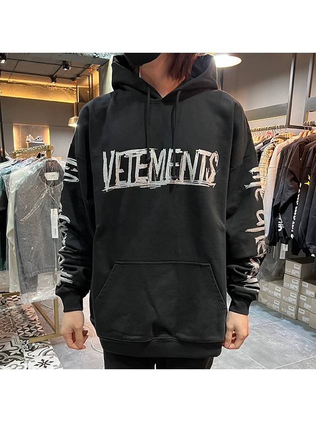 World Tour Logo Print Hoodie Black - VETEMENTS - BALAAN 3