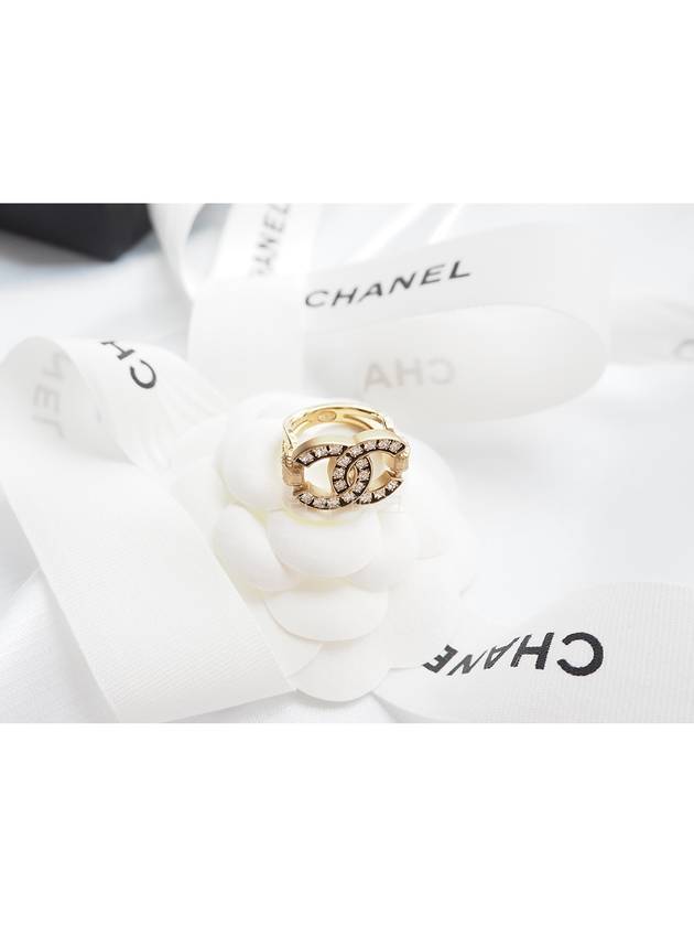 CC Logo Crystal Gold Ring Ring AB5671 - CHANEL - BALAAN 5