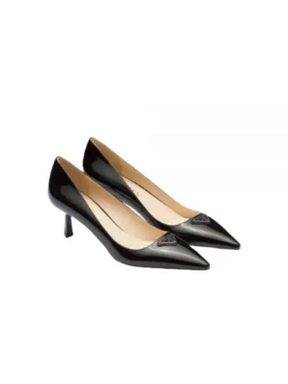 Women' Triangle Logo Patent Leather Pumps Black - PRADA - BALAAN 2