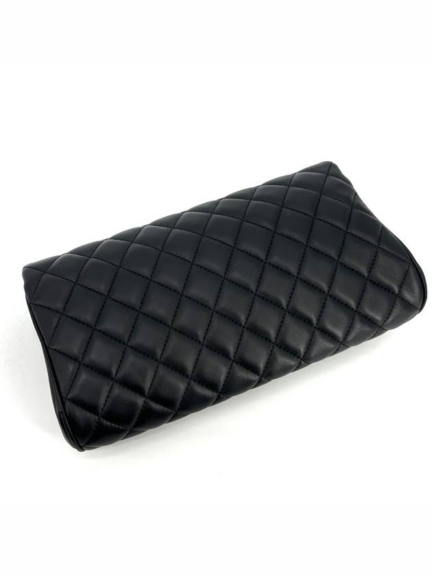 Lambskin flap clutch - CHANEL - BALAAN 3