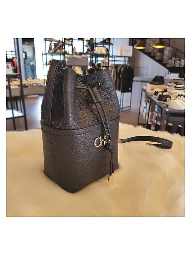 Women's Gold Gancini Logo Cross Bucket Bag Black 759566 NERO - SALVATORE FERRAGAMO - BALAAN 2