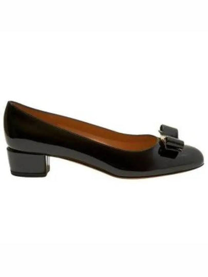 Vara Bow Patent Pumps Black - SALVATORE FERRAGAMO - BALAAN 2