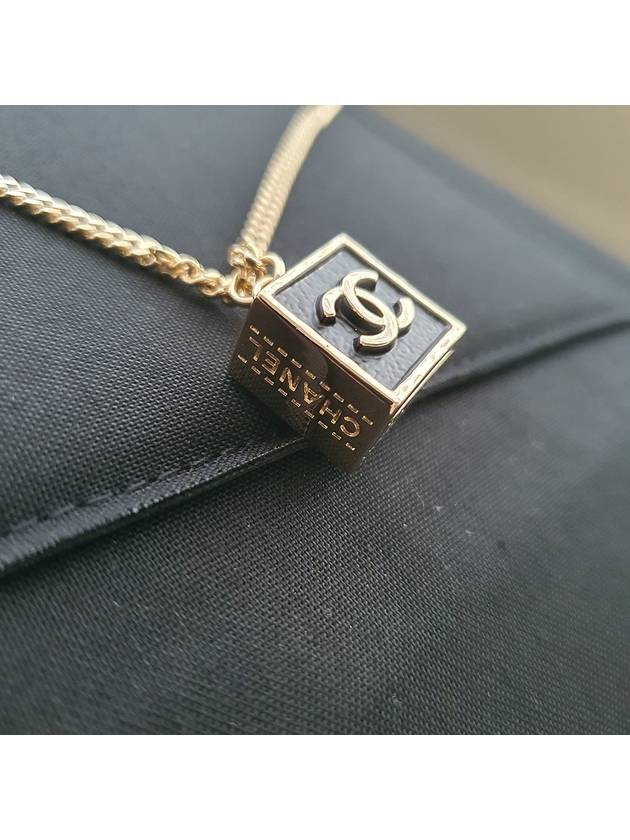 Square CC logo gold metal necklace - CHANEL - BALAAN 4