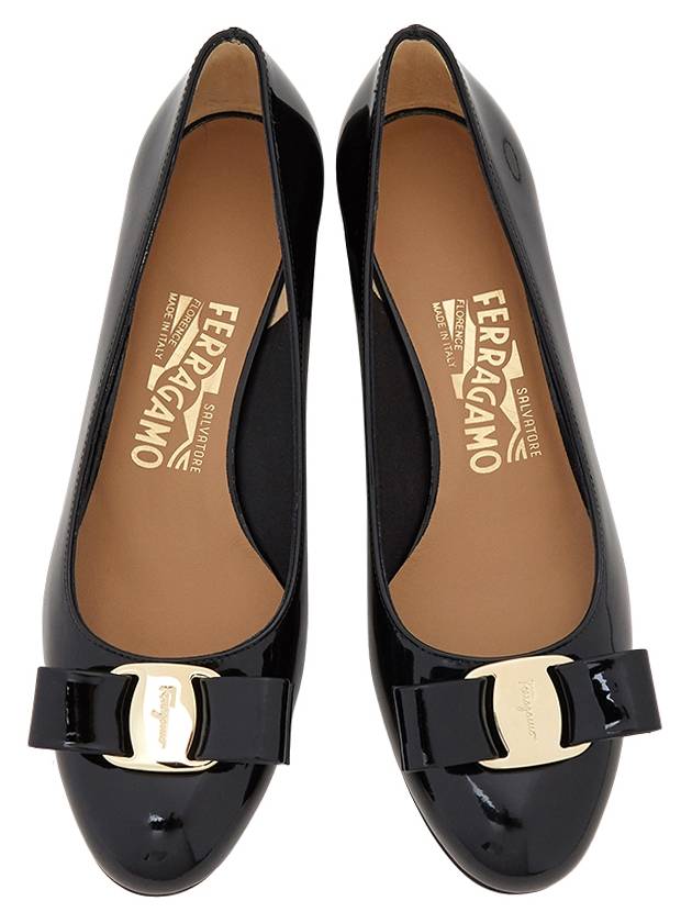 Vara Bow Patent Pumps Black - SALVATORE FERRAGAMO - BALAAN 3