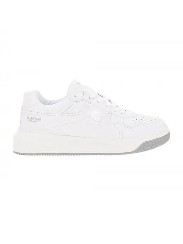 Men's One-Studded Leather Low-Top Sneakers White - VALENTINO - BALAAN 1