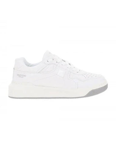 Men's One-Studded Leather Low-Top Sneakers White - VALENTINO - BALAAN 1