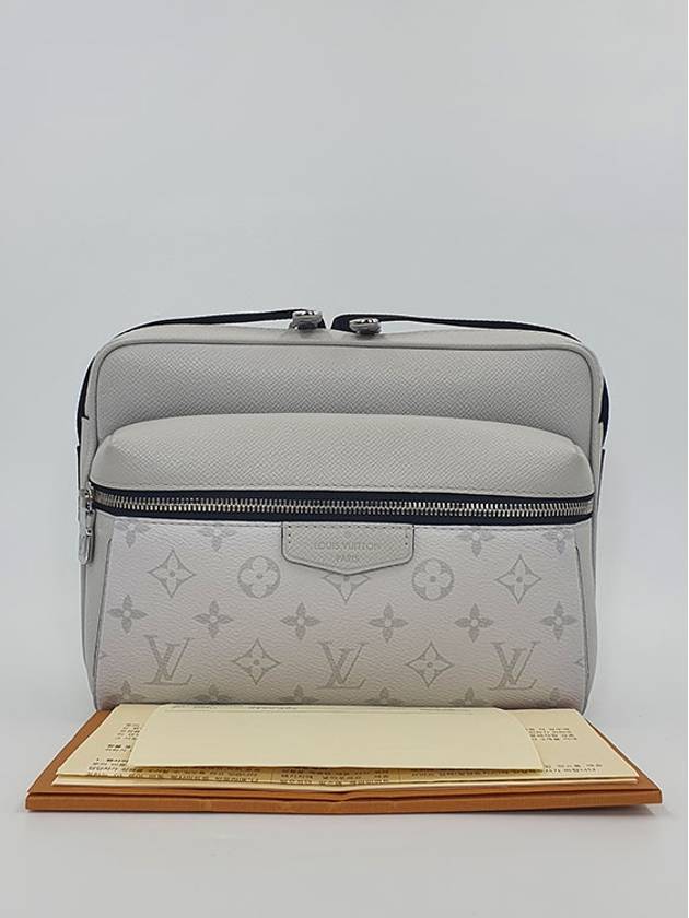 Women s Outdoor Messenger Bag - LOUIS VUITTON - BALAAN 3