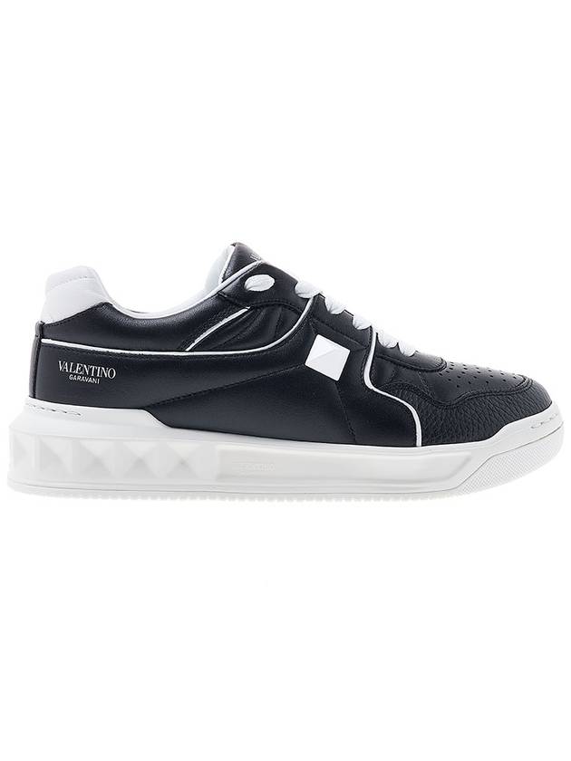 Men's One-Studded Leather Low-Top Sneakers Black - VALENTINO - BALAAN 3