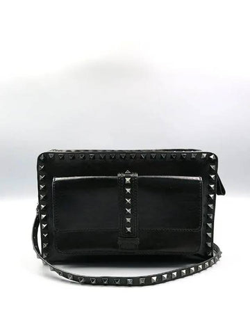 Rockstud decorated black patent leather one pocket crossbag - VALENTINO - BALAAN 1