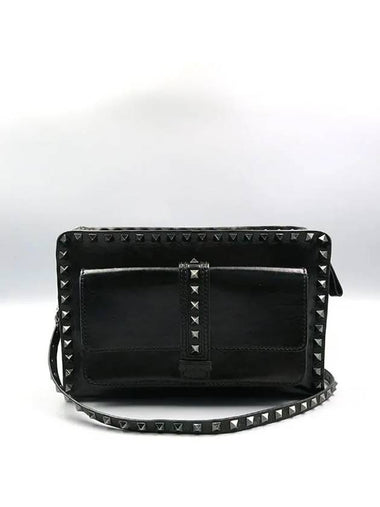 Rockstud decorated black patent leather one pocket crossbag - VALENTINO - BALAAN 1