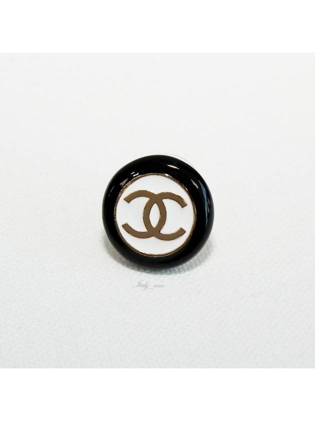 CC Logo Earrings White Black - CHANEL - BALAAN 7