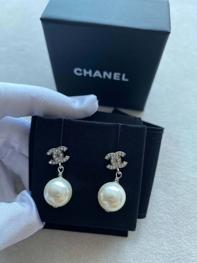 Metal Glass Strass Pearly White Earrings Silver - CHANEL - BALAAN 3