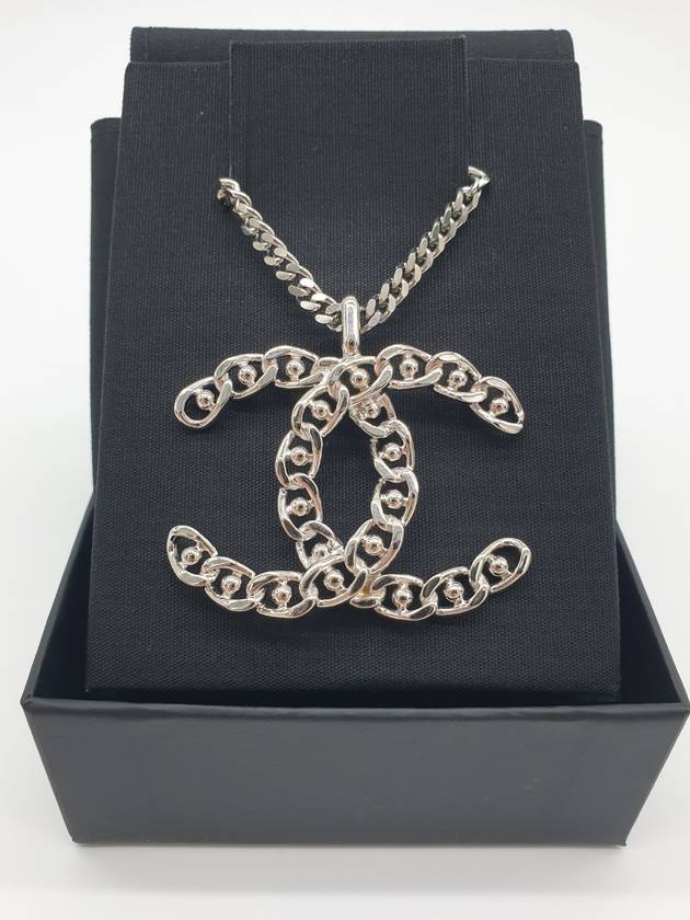 CC logo long necklace big pendant silver necklace AB8666 - CHANEL - BALAAN 2