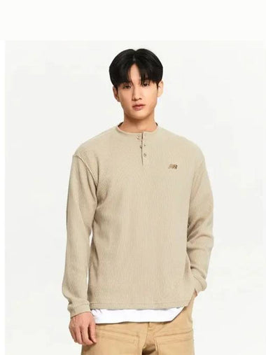 NBNDE4S081 MEN Waffle Henry Neck Long Sleeve T Shirt BEIGE - NEW BALANCE - BALAAN 1