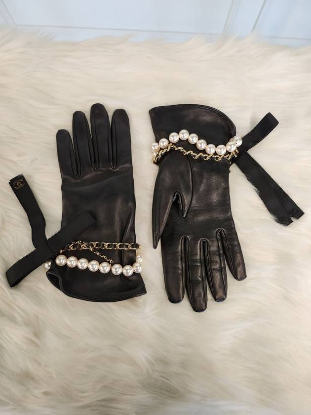 Women s chain pearl embellished leather gloves AA7328 7 5 Condition A - CHANEL - BALAAN 8