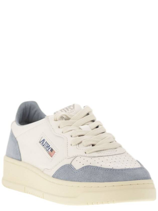 MEDALIST LOW - White leather and suede sneakers in powder - AUTRY - BALAAN 2