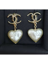 Women's CC Logo Heart Pearl Gold Earrings Pearly White - CHANEL - BALAAN 2