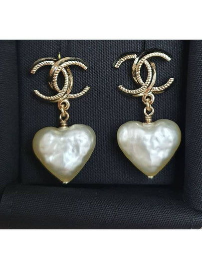 CC Logo Heart Pearl Earrings Gold White - CHANEL - BALAAN 2