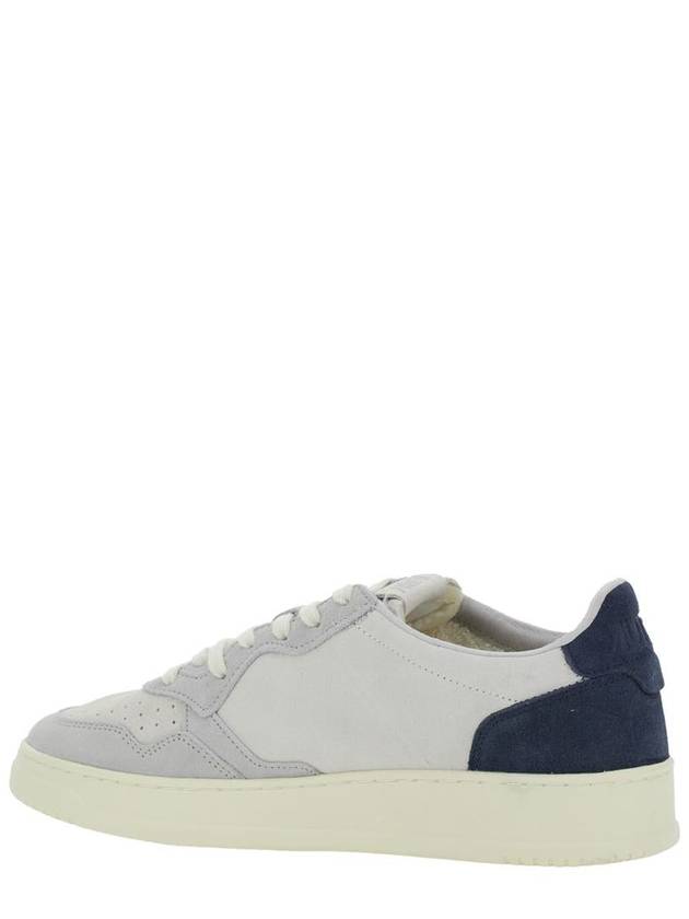 'Medalist Low' Blue Sneaker With Contrasting Back Patch In Leather And Suede Man - AUTRY - BALAAN 3