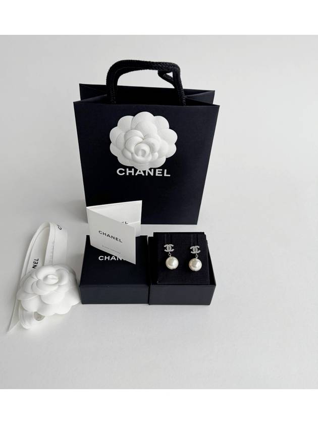 Metal Glass Strass Pearly White Earrings Silver - CHANEL - BALAAN 8