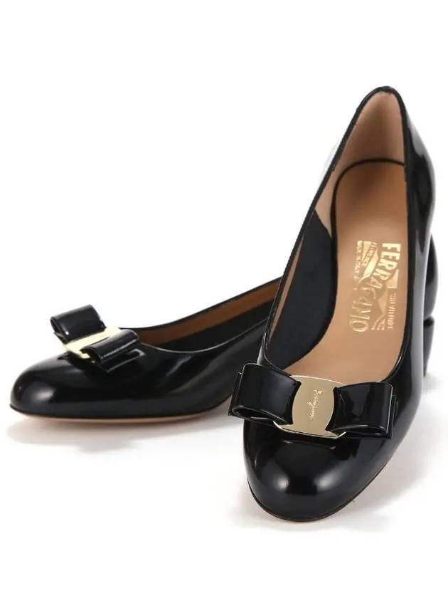 Vara Bow Patent Pumps Black - SALVATORE FERRAGAMO - BALAAN 4