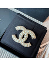 Classic CC logo pearl brooch gold A64762 - CHANEL - BALAAN 7