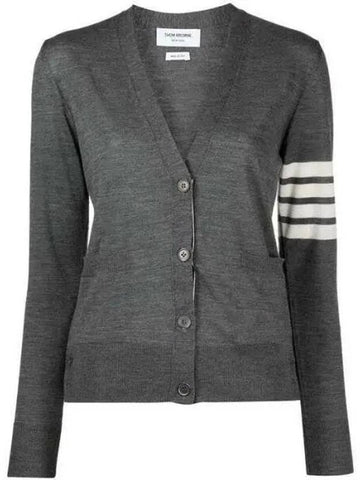 FKC334A Diagonal armband merino wool V neck cardigan FKC3 271295 1066340 - THOM BROWNE - BALAAN 1