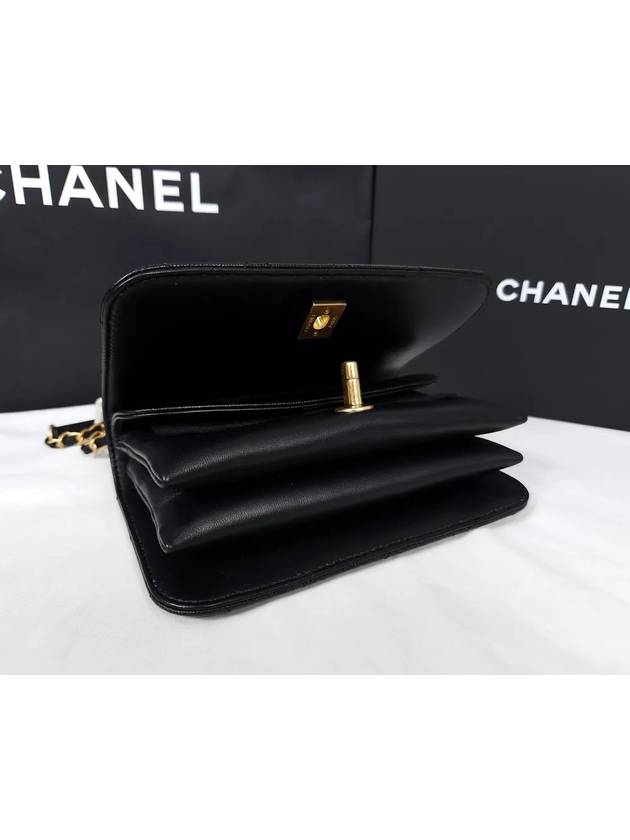 Women's CC Logo Gold Hardware Grained Calfskin Flap Cross Bag Black - CHANEL - BALAAN 7