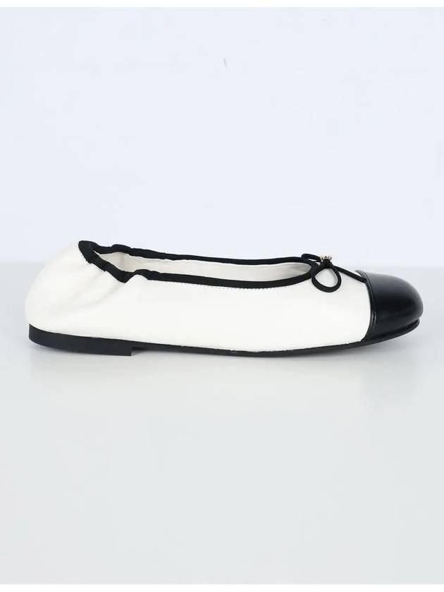 Lambskin Flats White - CHANEL - BALAAN 3