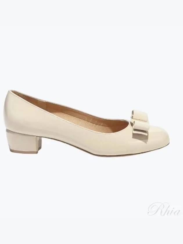 Vara Bow Patent Pumps White - SALVATORE FERRAGAMO - BALAAN 2