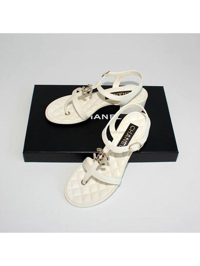 CC Logo Quilted Sandals White - CHANEL - BALAAN 2