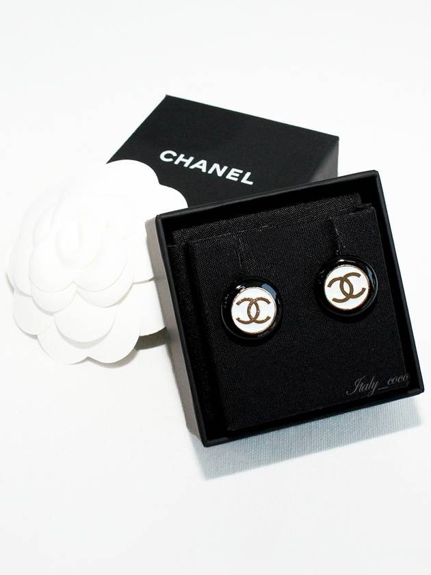 CC Logo Earrings White Black - CHANEL - BALAAN 2