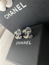 CC Logo EarringsHalf Black Silver EarringsABB931 - CHANEL - BALAAN 7