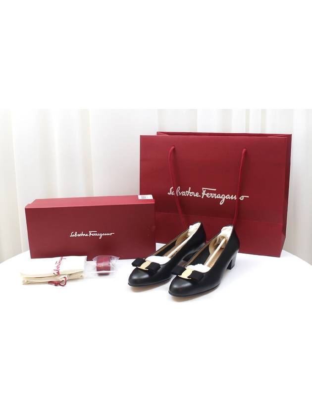 Ferragamo Vara leather pumps heels size 7 0574571 - SALVATORE FERRAGAMO - BALAAN 2