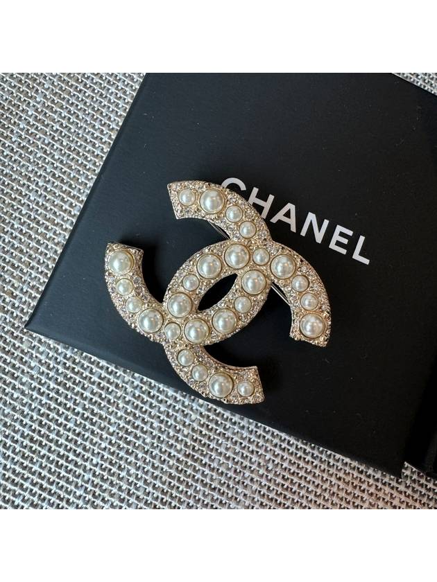 Classic CC Logo Pearl Brooch Gold - CHANEL - BALAAN 3