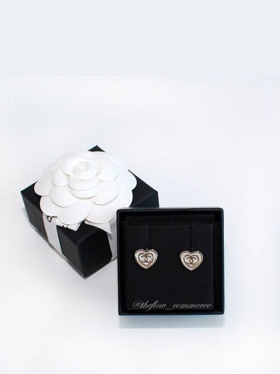 CC Logo Heart Pearl Stud Earrings White - CHANEL - BALAAN 2