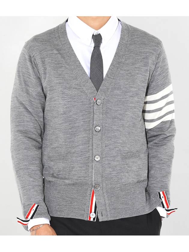 Men's Sustainable Classic Diagonal Wool Cardigan Pale Grey - THOM BROWNE - BALAAN 2