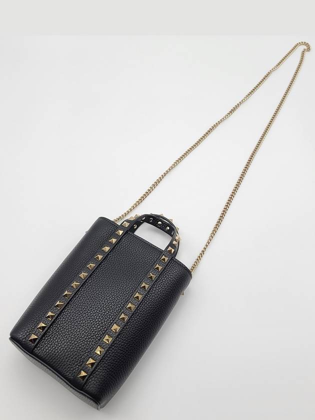 Rockstud Grained Leather Chain Tote Bag Black - VALENTINO - BALAAN 7