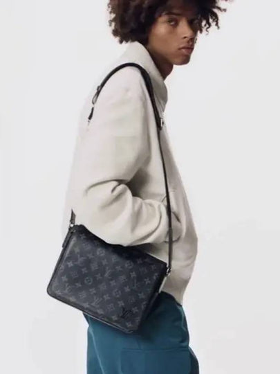 District PM Messenger Bag Black - LOUIS VUITTON - BALAAN 2