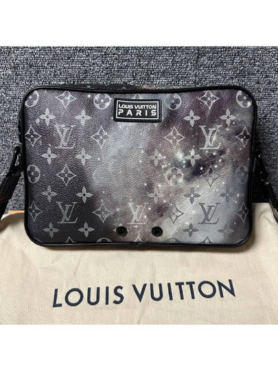 Galaxy Alpha Messenger Crossbody Bag - LOUIS VUITTON - BALAAN 2