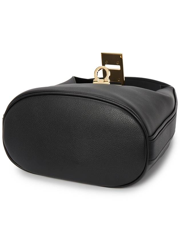 Buckle Hobo Shoulder Bag Black - SALVATORE FERRAGAMO - BALAAN 7