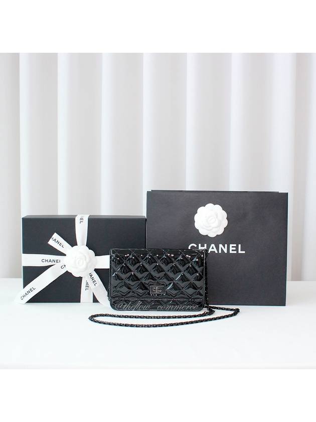 2 55 WOC Patent Wallet on Chain Enamel Mini Bag A70328 B02281 94305 - CHANEL - BALAAN 1