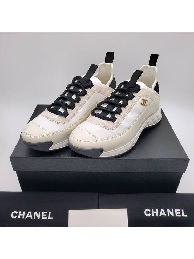 Sneakers Mixed fiber white gold G35617 - CHANEL - BALAAN 1