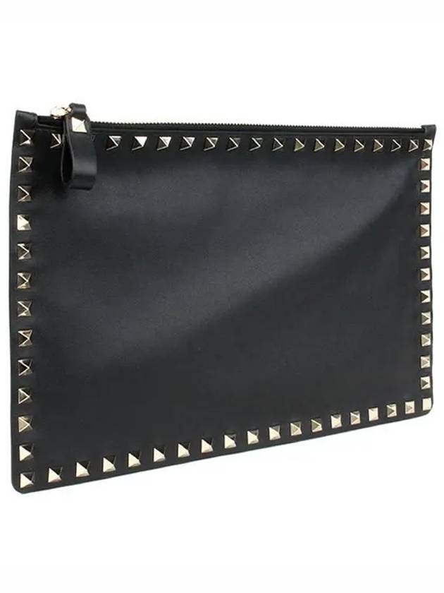 Rockstud leather clutch bag black - VALENTINO - BALAAN.