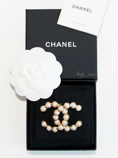 CC logo pearl brooch ABD237 B16671 NY009 - CHANEL - BALAAN 1