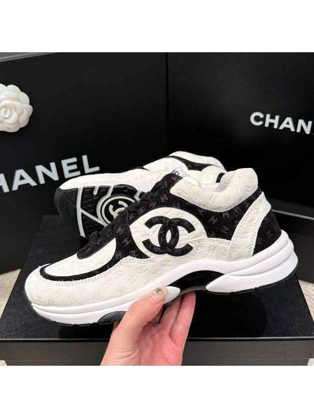 Women's Cruise Sneakers Full Logo Calfskin White - CHANEL - BALAAN 3