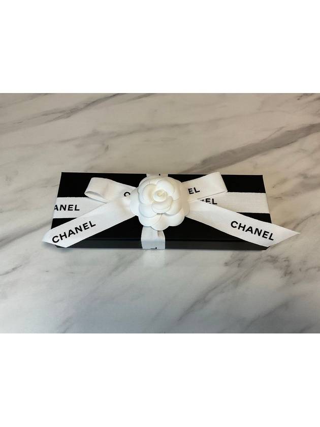 Women s Silk Jagard Ribbon Hairpin Black Ecru AA9921 B16068 NW147 - CHANEL - BALAAN 4