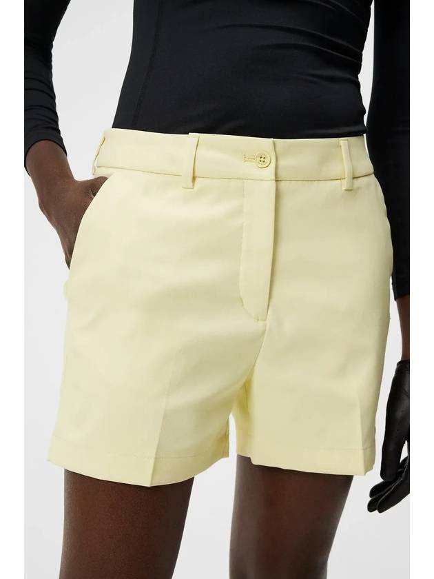 Gwen Shorts Yellow - J.LINDEBERG - BALAAN 6